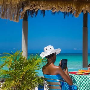 *** Hotel Legends Jamaica